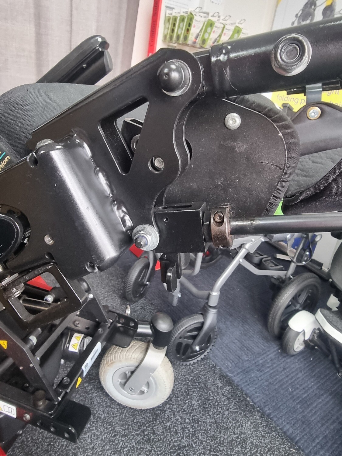 Quickie Salsa R2 With Tilt and Manual Elevating FootRests