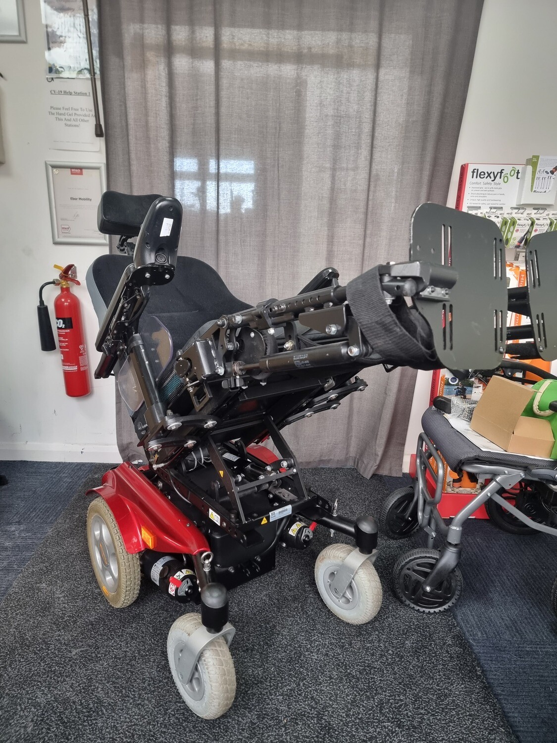 Quickie Salsa R2 With Tilt and Manual Elevating FootRests