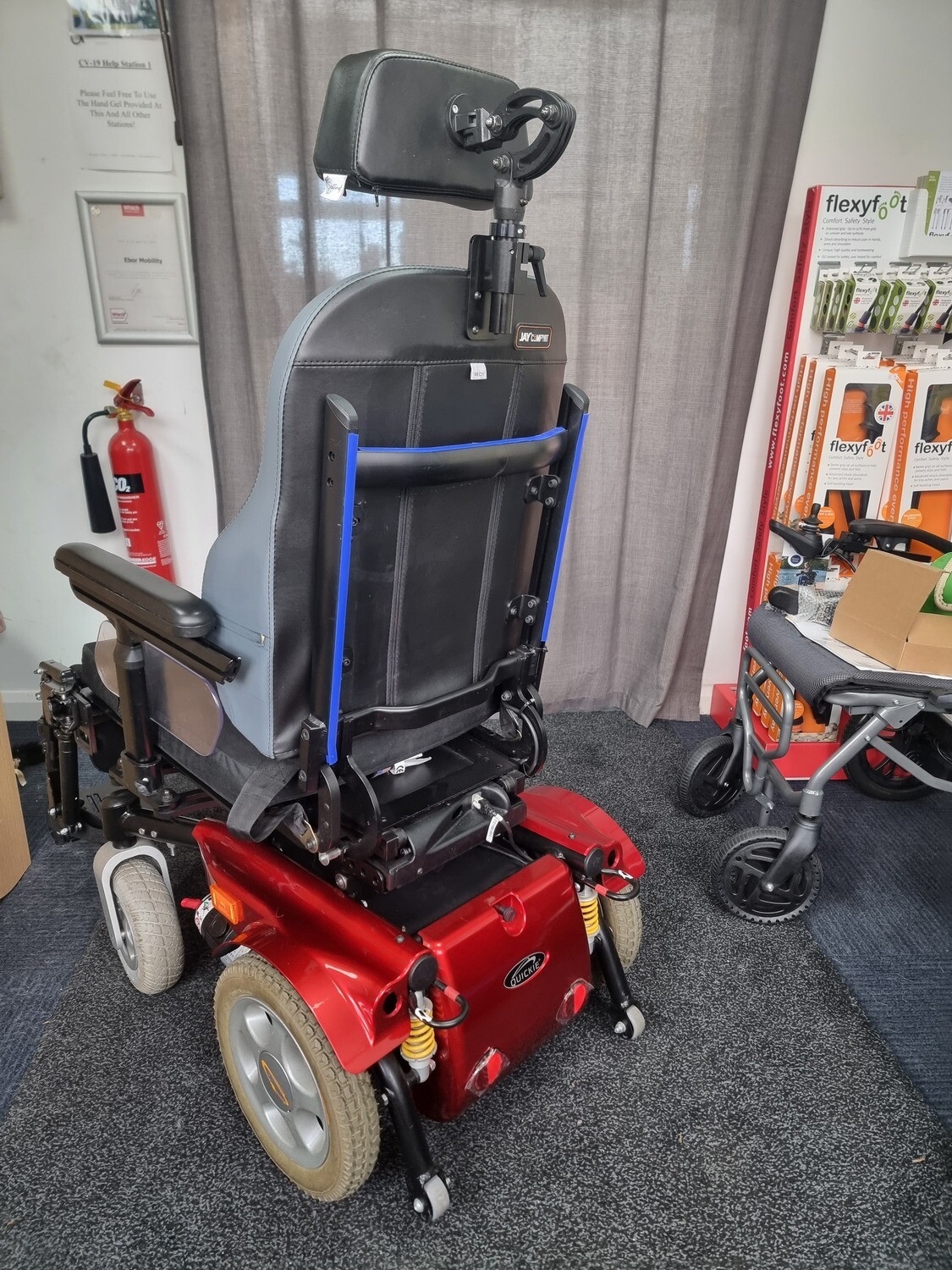 Quickie Salsa R2 With Tilt and Manual Elevating FootRests
