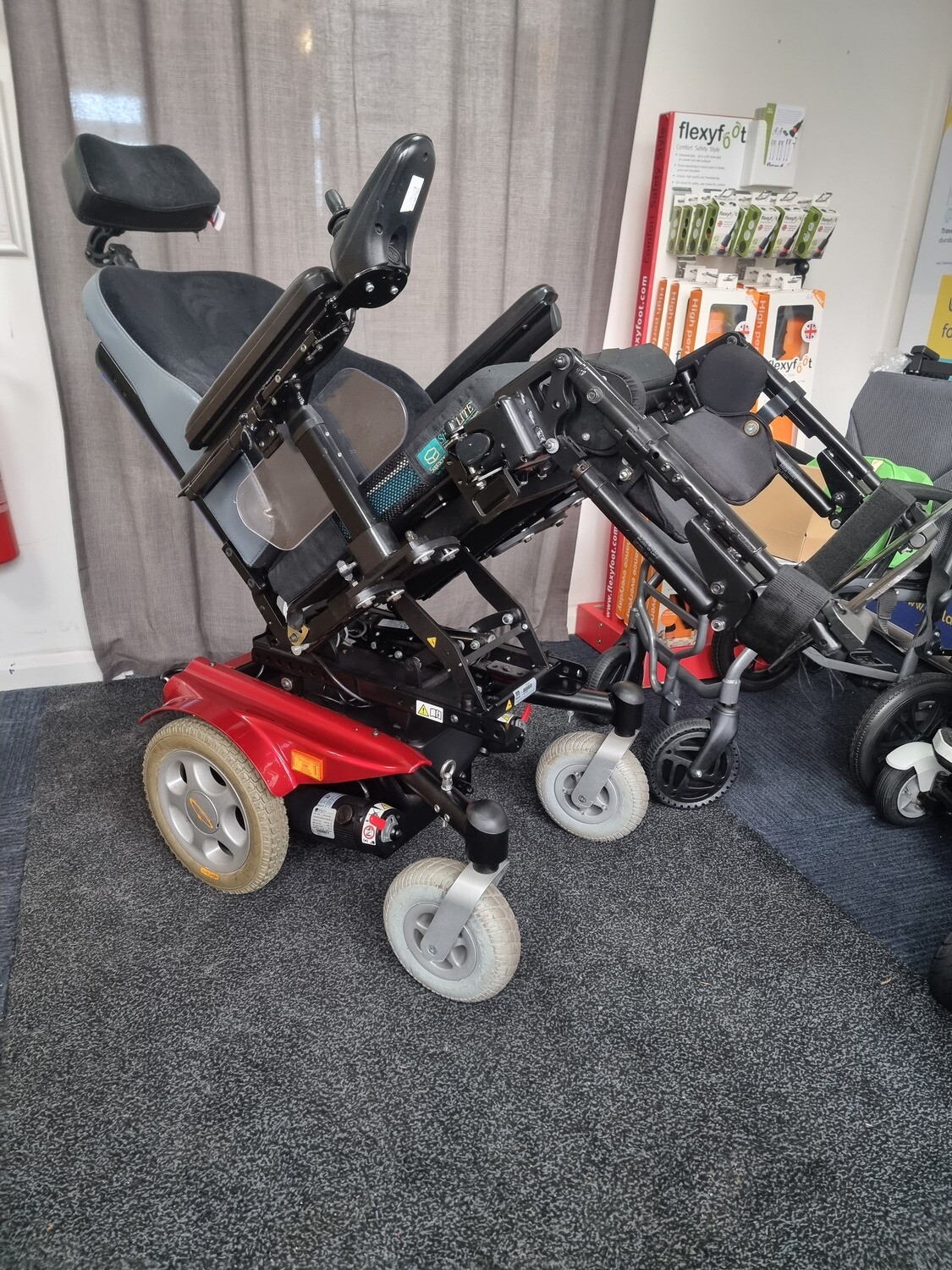 Quickie Salsa R2 With Tilt and Manual Elevating FootRests
