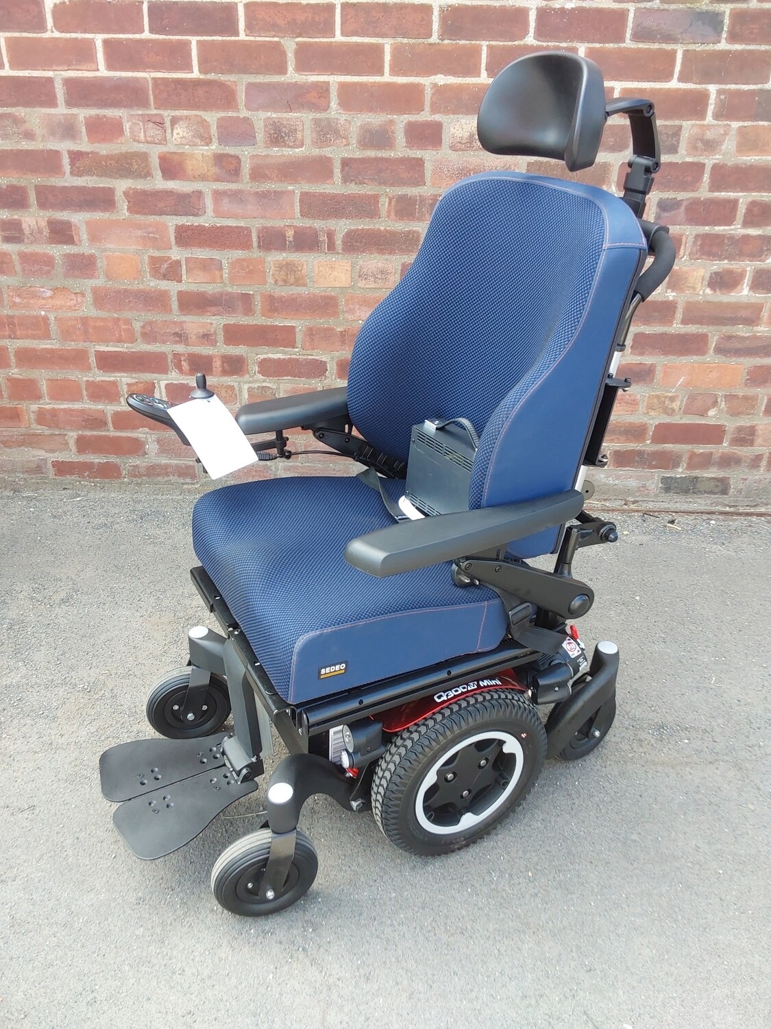 Quickie Q300m mini 6mph power tilt only lovely condition