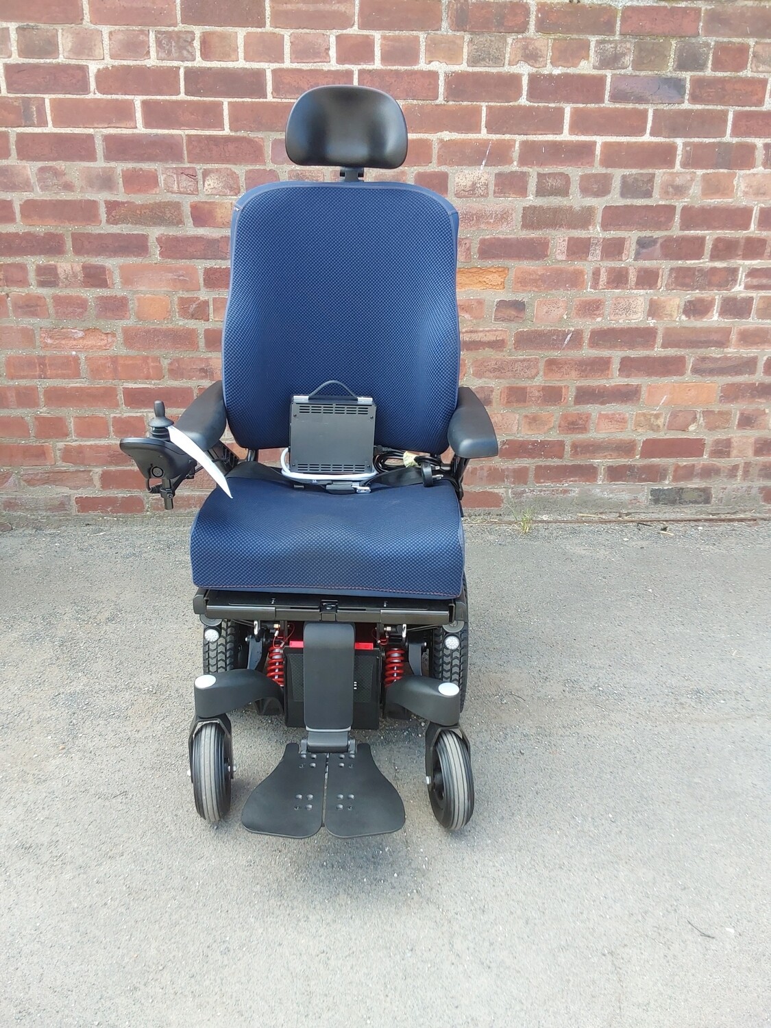 Quickie Q300m mini 6mph power tilt only lovely condition