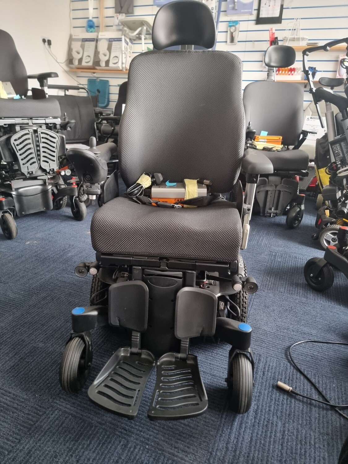 Quickie Q500 m Power Lift and Tilt and back Recline 6mph New Batteries 102
