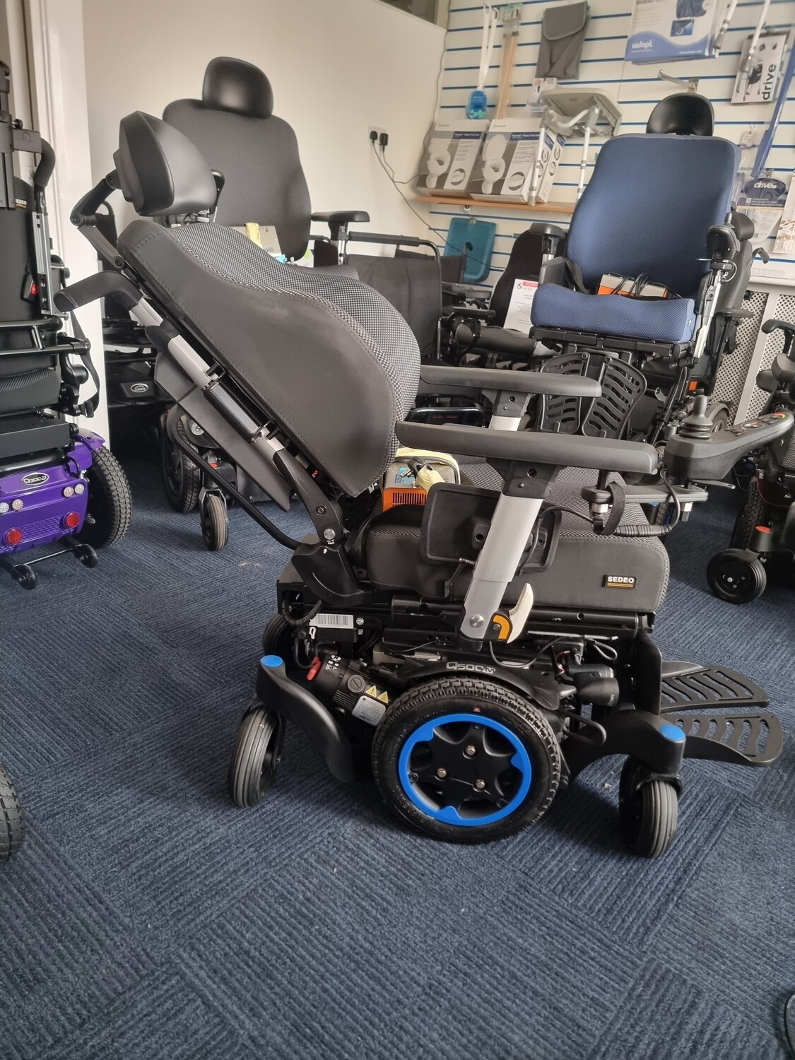 Quickie Q500 m Power Lift and Tilt and back Recline 6mph New Batteries 102