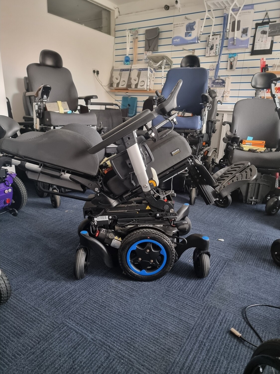 Quickie Q500 m Power Lift and Tilt and back Recline 6mph New Batteries 102