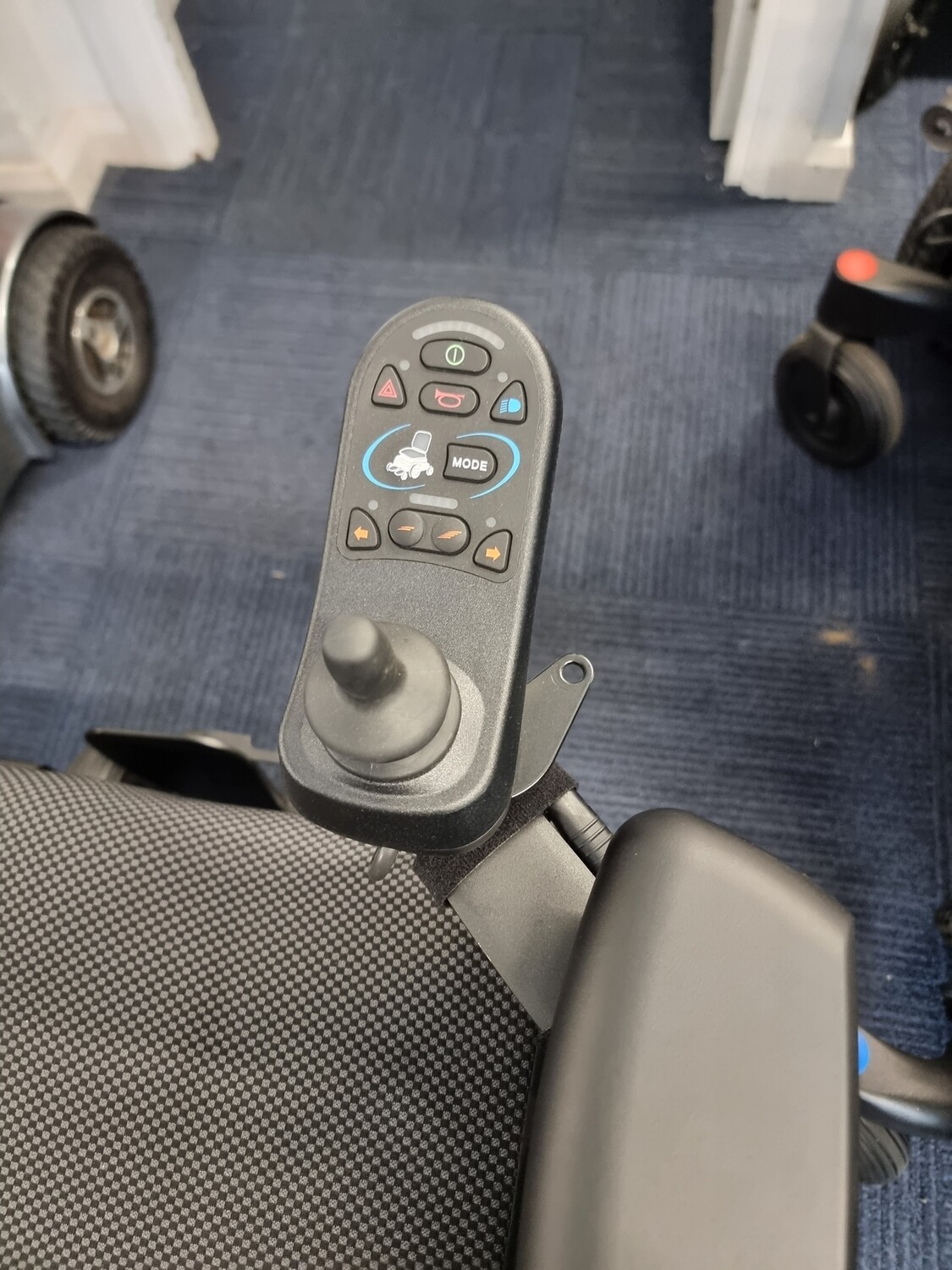 Q300 M Mini New Batteries and warranty 6mph Latest Model
