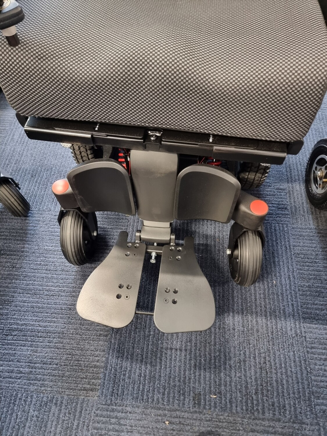 Q300 M Mini New Batteries and warranty 6mph Latest Model