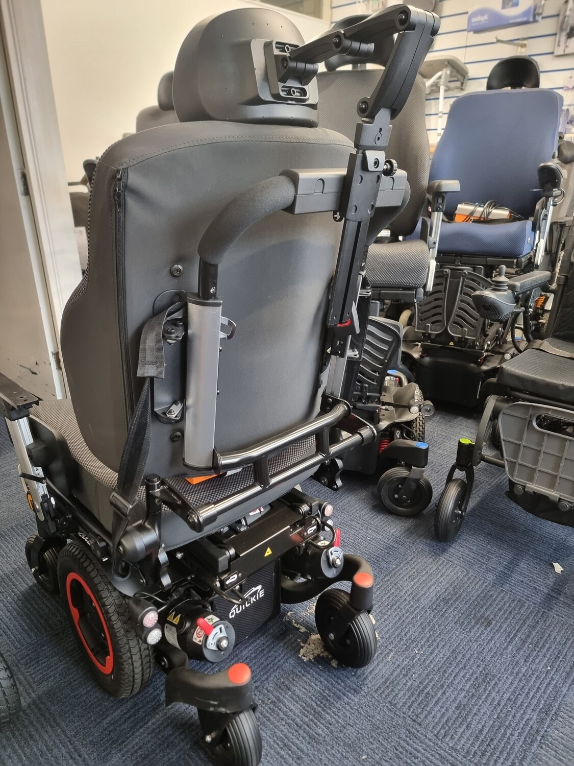 Q300 M Mini New Batteries and warranty 6mph Latest Model
