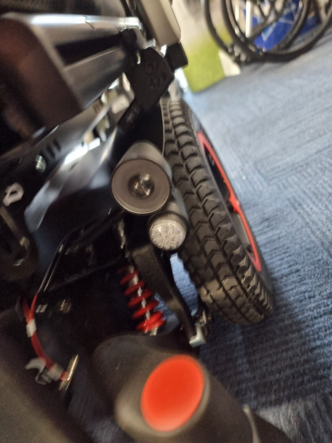 Q300 M Mini New Batteries and warranty 6mph Latest Model