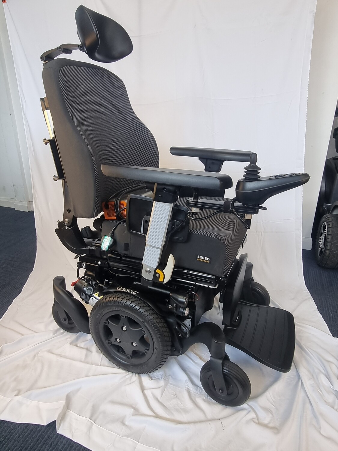 Quickie Q500 m Power Lift and Tilt 6mph New Batteries