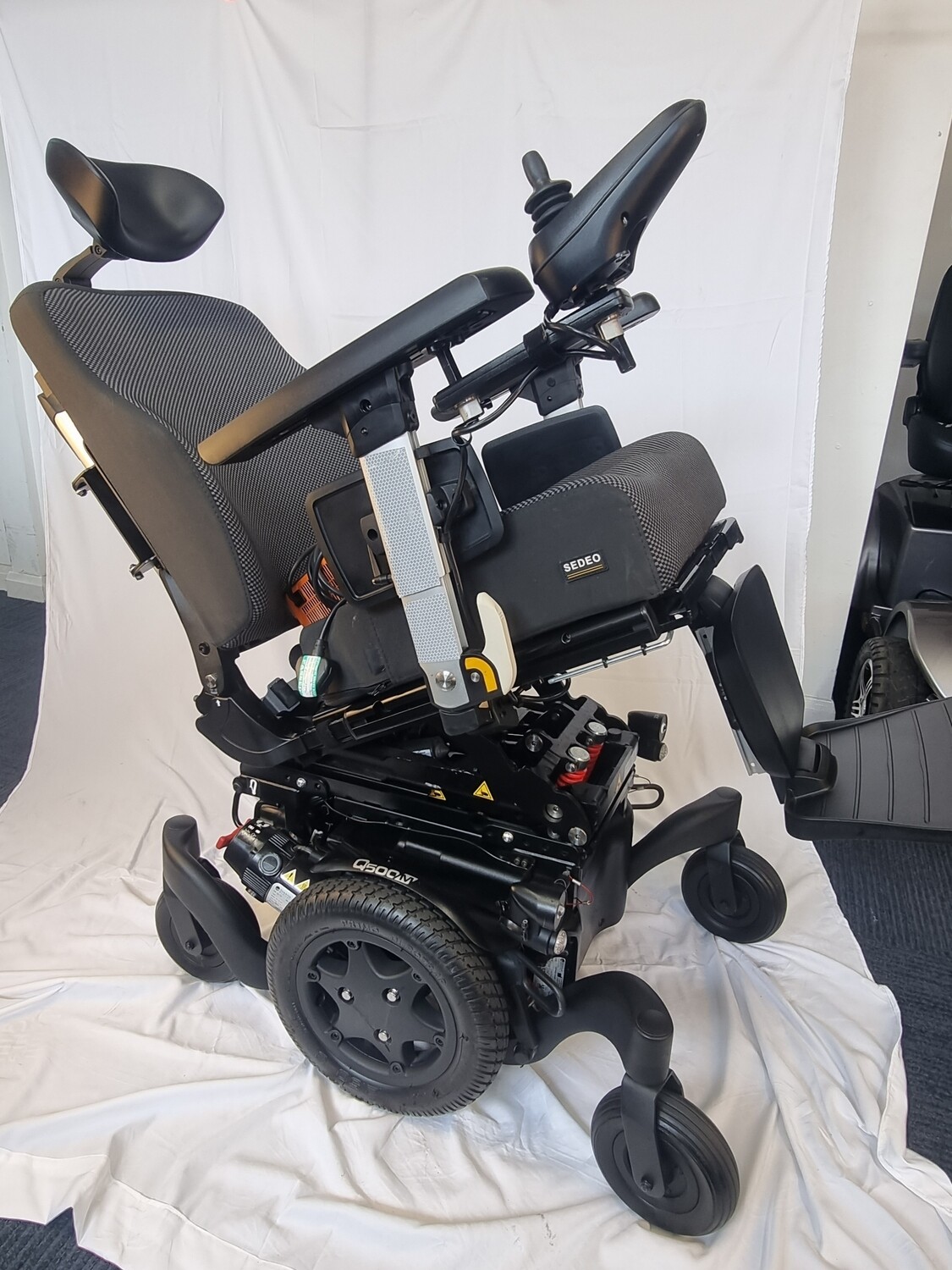 Quickie Q500 m Power Lift and Tilt 6mph New Batteries