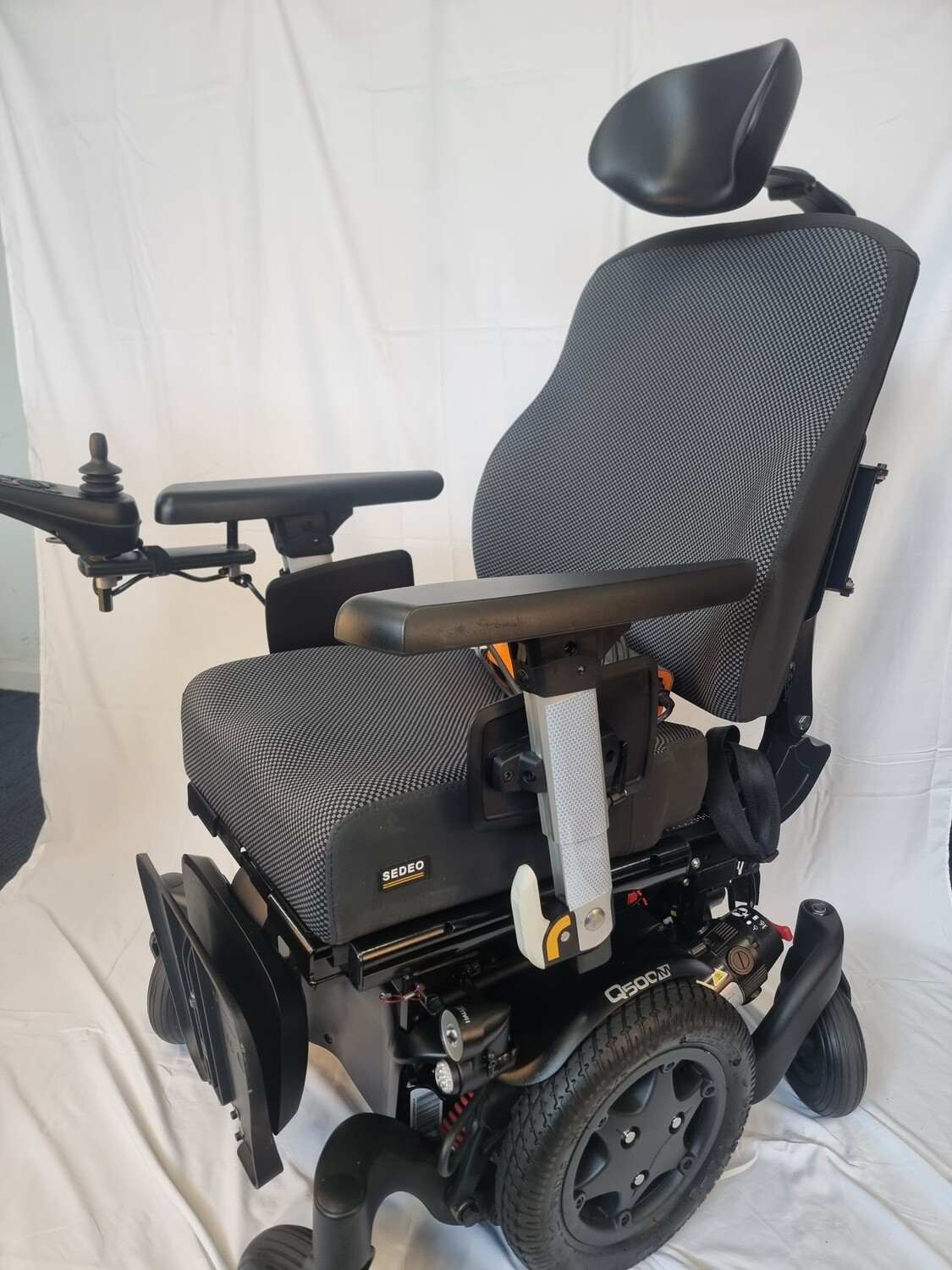 Quickie Q500 m Power Lift and Tilt 6mph New Batteries