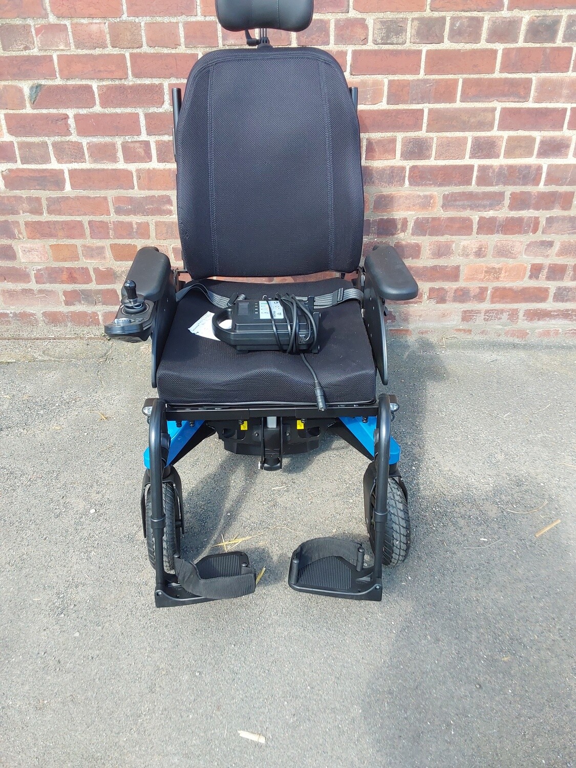 Invacare Aviva RX40 Power Tilt new batteries and warranty 6mph
