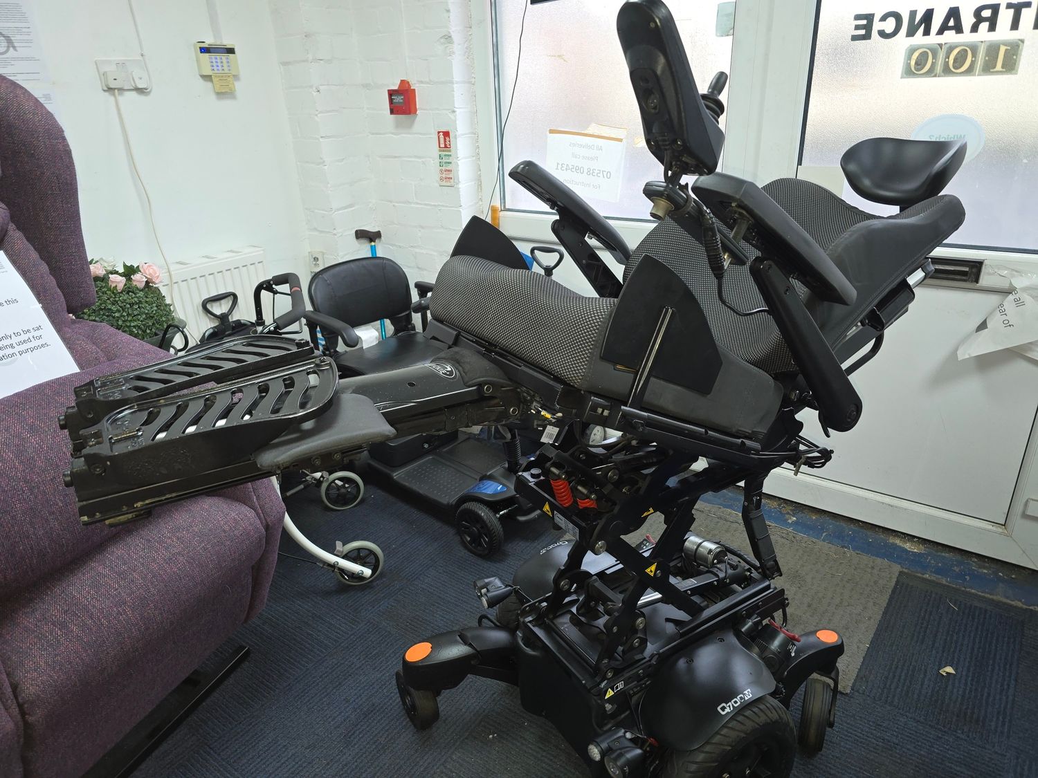 SUNRISE QUICKIE Q700 M 6MPH ELECTRIC EVERYTHING POWERCHAIR ELECTRIC WHEELCHAIR
