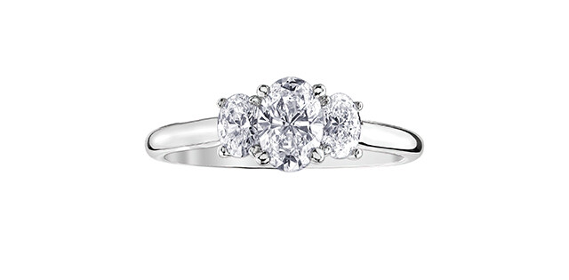 PL 950 CAN DIA OVAL 3 STONE RING