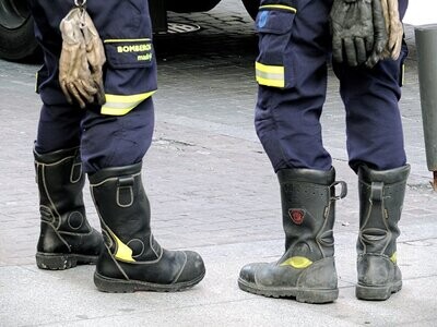 Botas, trajes y guantes