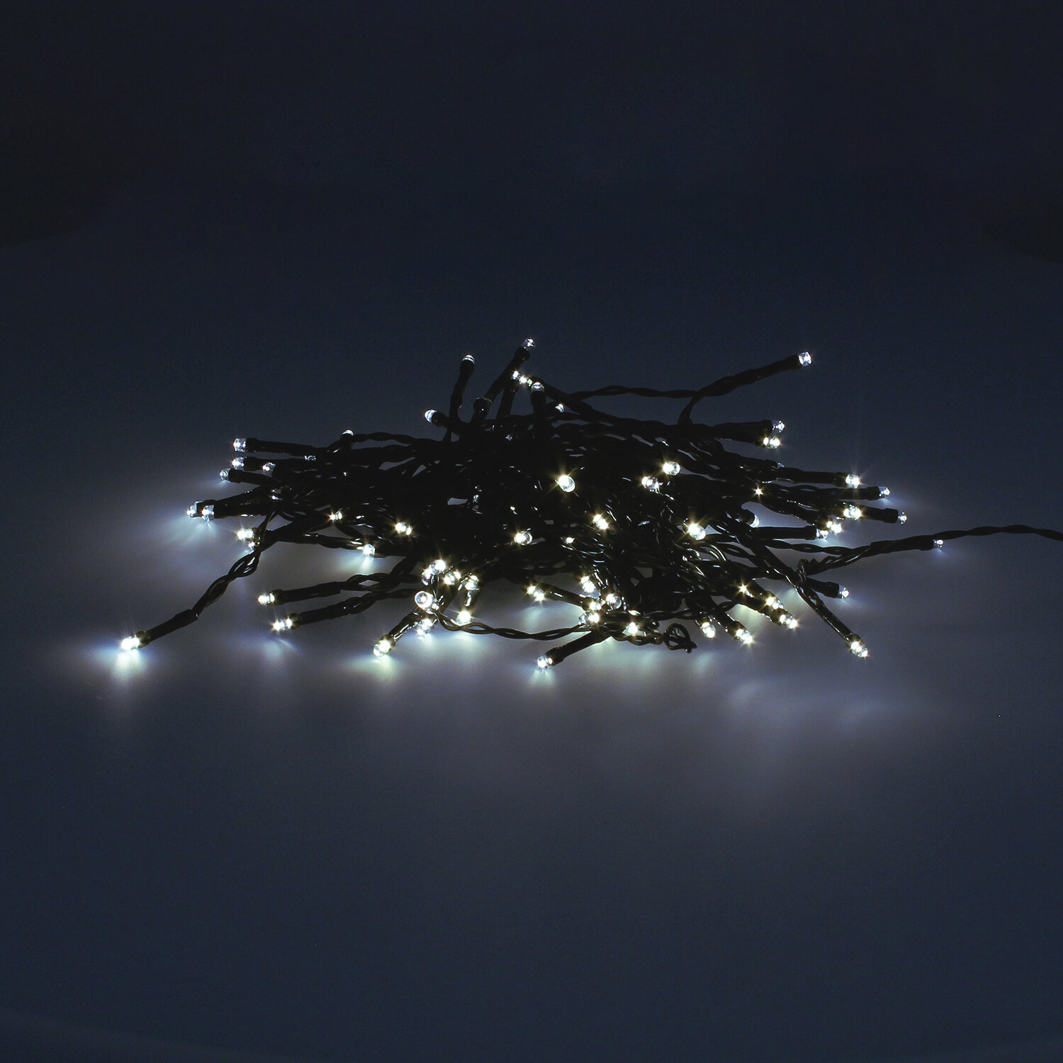 Luces Navidad 100 Leds Color Blanco Frio. IP44. Funcionamiento 3 Baterias AA (No incluidas)