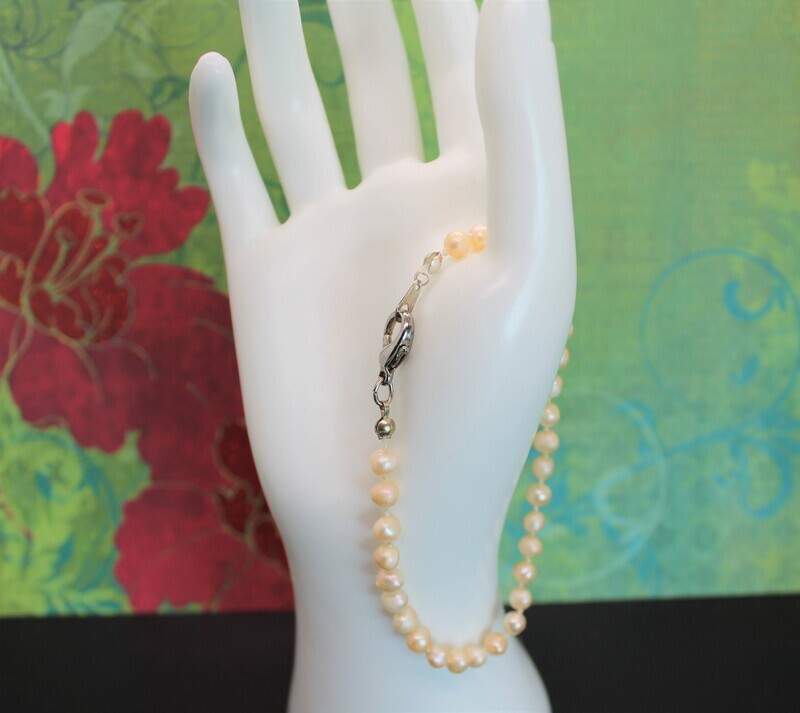 Knotted Pearl Bracelet