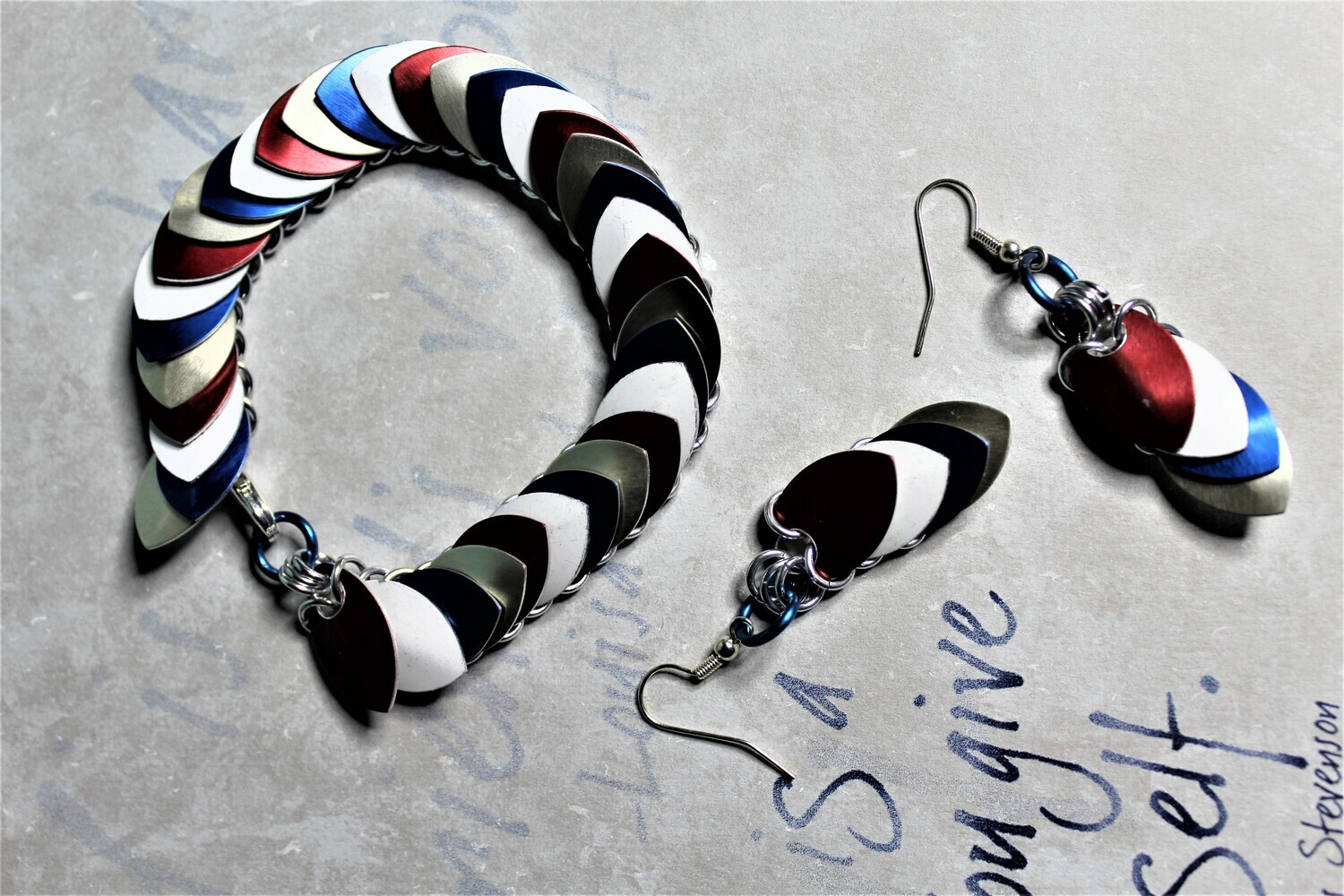 関税/送料込み【en route】18Kエスメラルダ バングル Chainmail Red White and Blue Bracelet Set