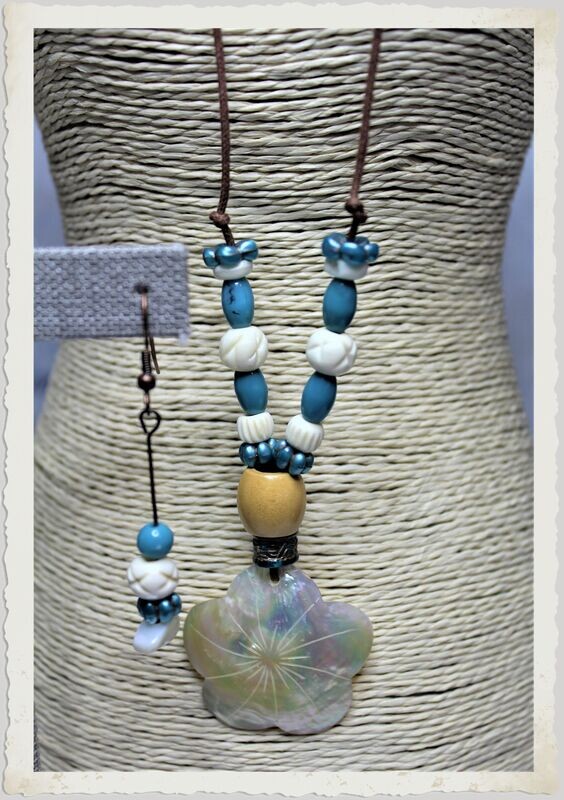 Mother of Pearl Flower Necklace Set