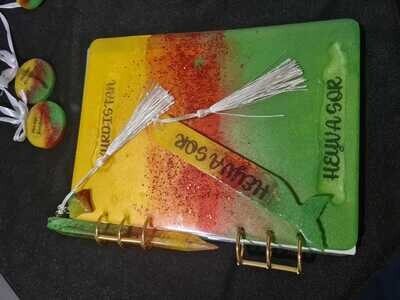 Lot de cahier et marque page avec un stylo