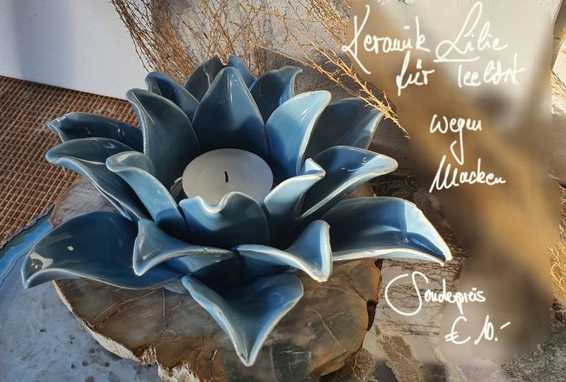 Keramik Kerzen- oder Teelichthalter Lotus blau - Sonderpreis Keramik Kerzen- oder Teelichthalter Lotus blau - Sonderpreis