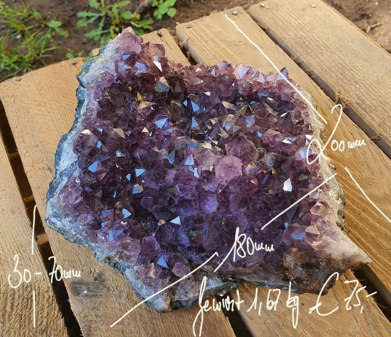 Amethyst Uruguay, 200 x 180 x 70 mm, 1,67 kg Amethyst Uruguay, 200 x 180 x 70 mm, 1,67 kg