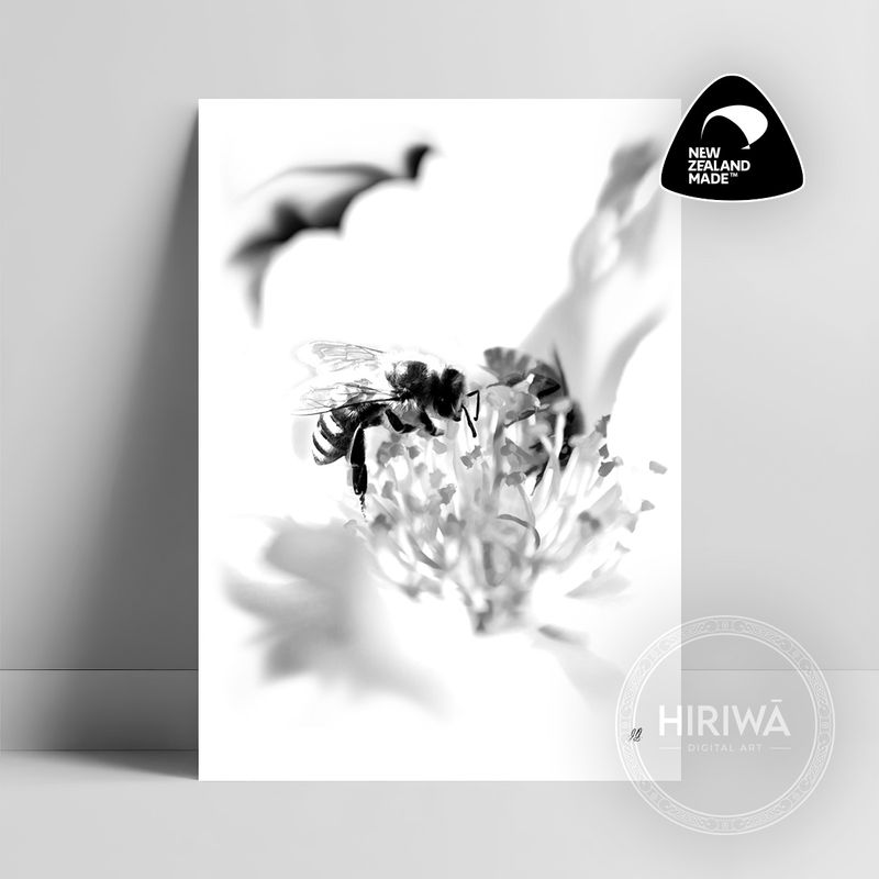 Pī Mīere | Honey Bee (Print)