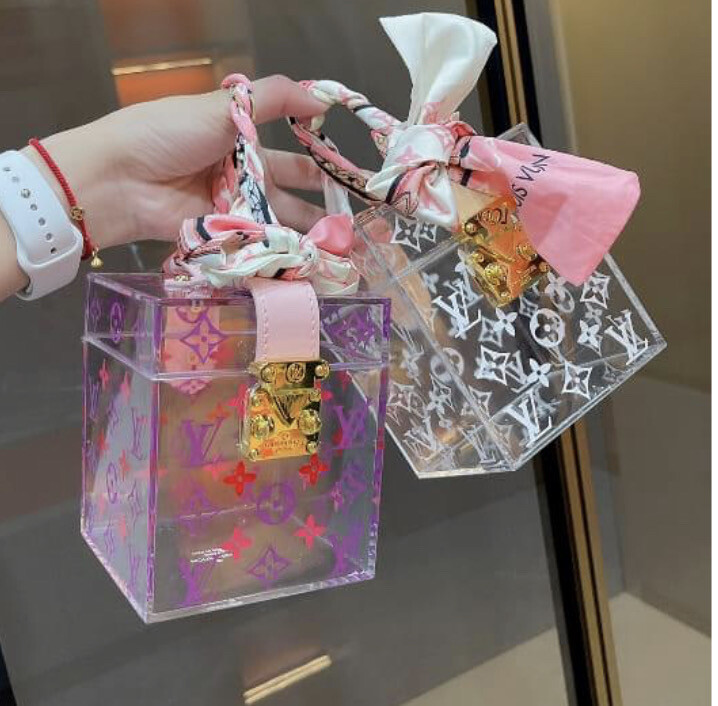 LV Tote Box