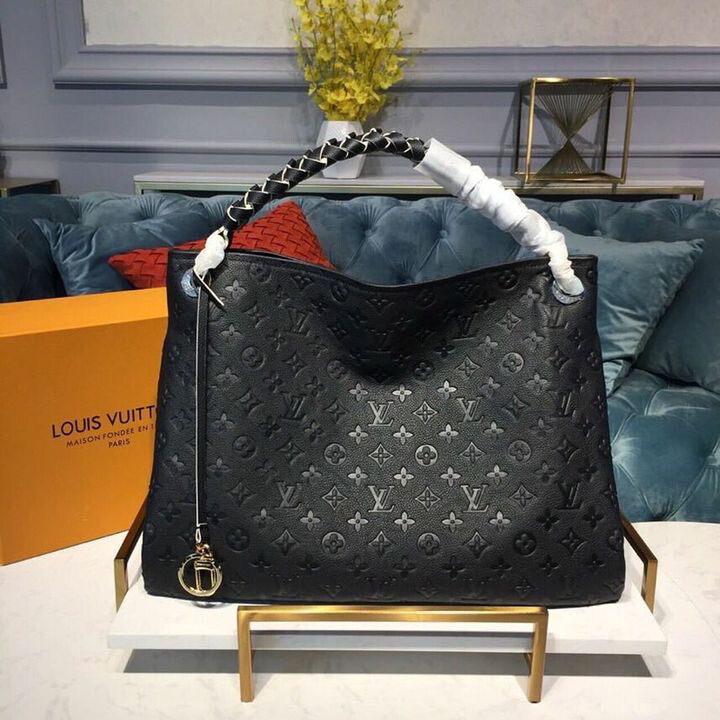 LV  Artsy