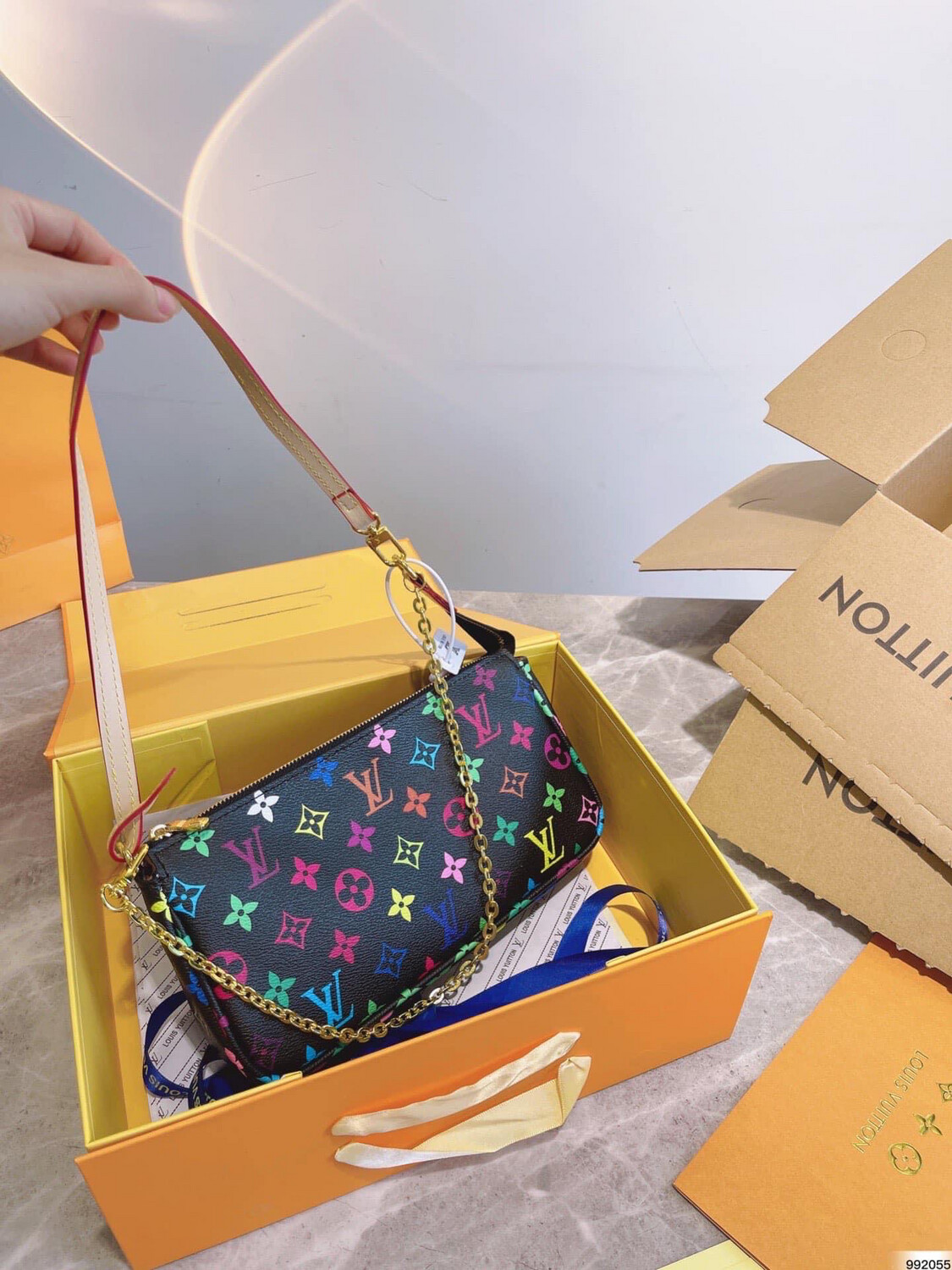 LV Pochette