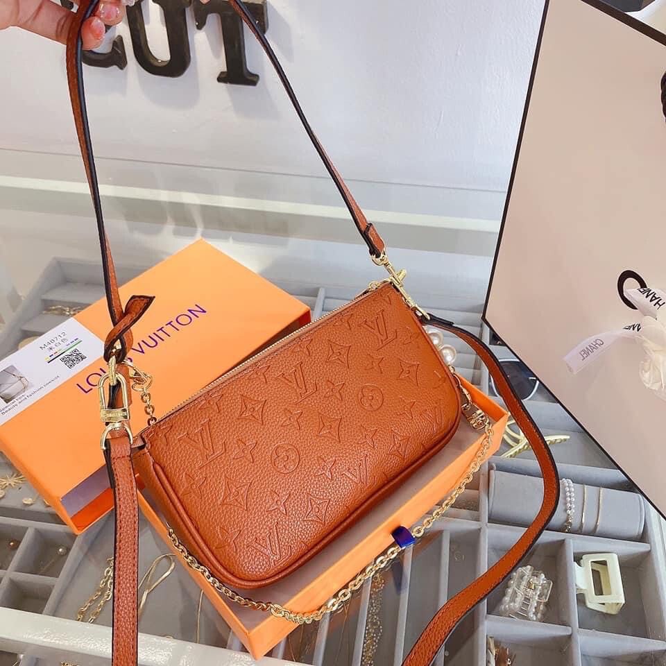 LV Pochette