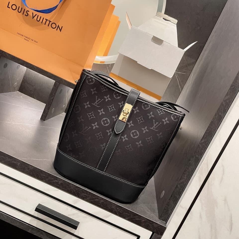 LV Tote