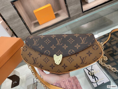 LV Pochette Vintage