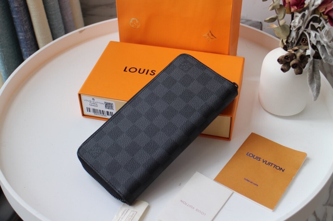 LV Lg Wallet