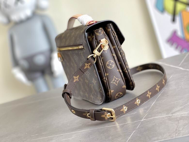 LV Pochette