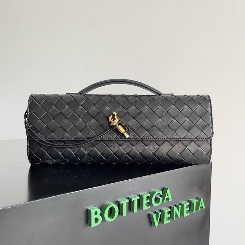 Bottega Clutch