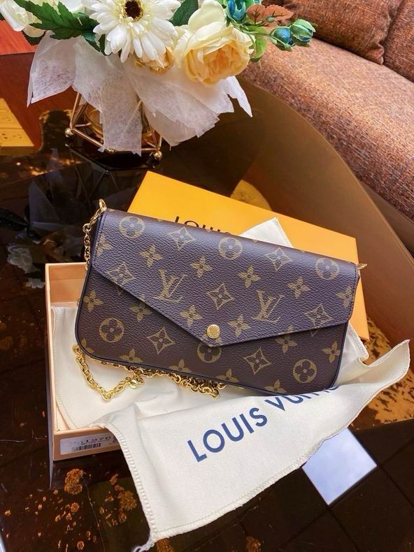LV Pochette