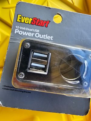 EverStart – 12-Volt Dual USB Power Outlet (Salida de potencia 12V + cargador USB doble)