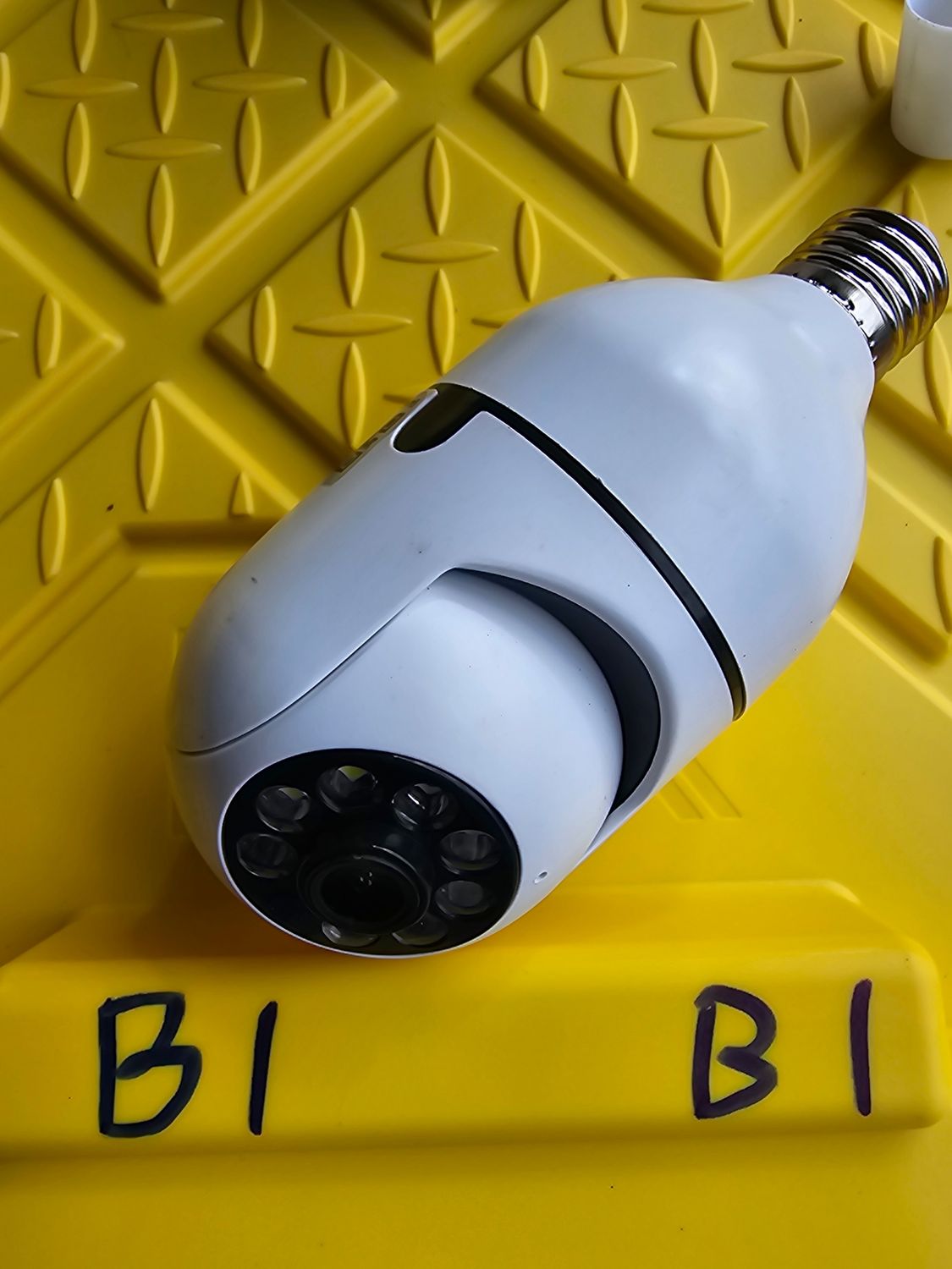 Cámara WiFi tipo “Bombilla” / Light Bulb