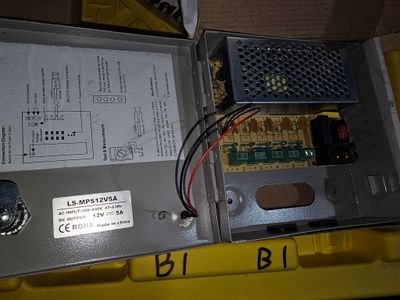 Fuente de Poder Metálica 12VDC –5amp  Caja de Seguridad con Cerradura