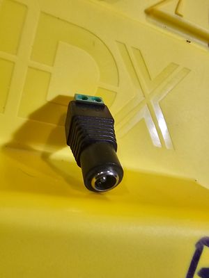 Conector DC hembra a terminal (bornes).Adaptador DC 2.1mm hembra → terminal de tornillo, diseñado para conectar fuentes de alimentación a dispositivos sin conector DC estándar, usando cable pelado. Conector DC hembra a terminal (bornes).Adaptador DC 2.1mm hembra → terminal de tornillo, diseñado para conectar fuentes de alimentación a dispositivos sin conector DC estándar, usando cable pelado.