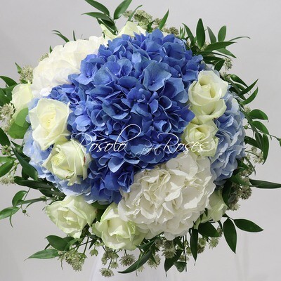 Hortensias en bleu et blanc &amp; Roses blanches