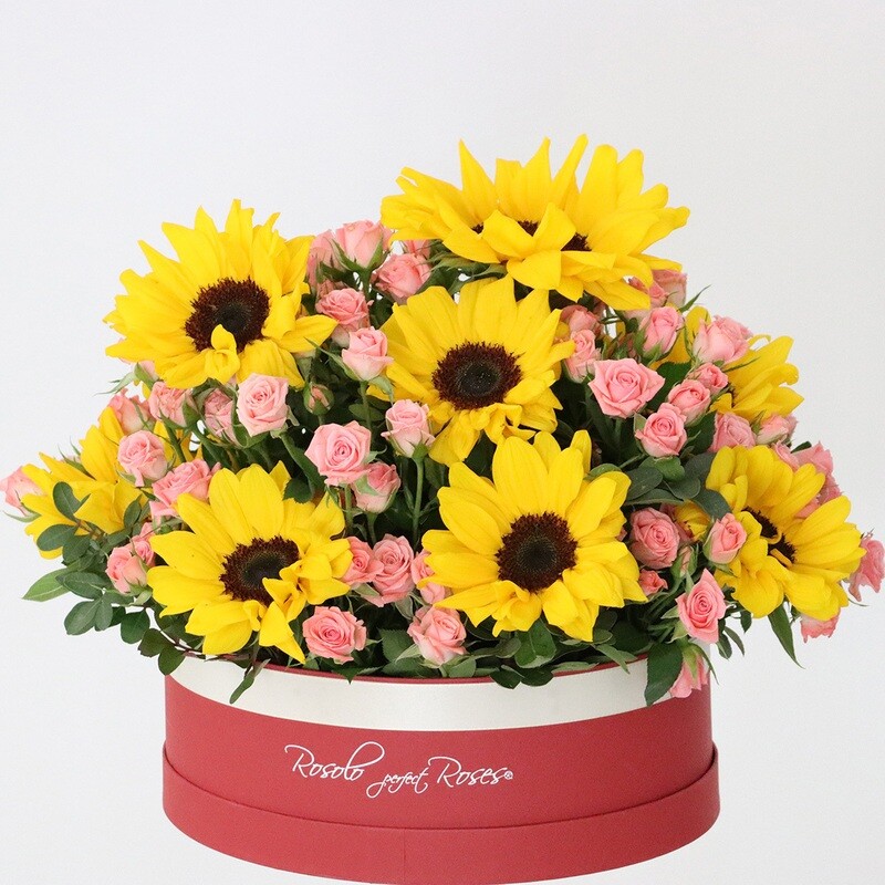 SAISON: Belle boite de tournesols et petites roses