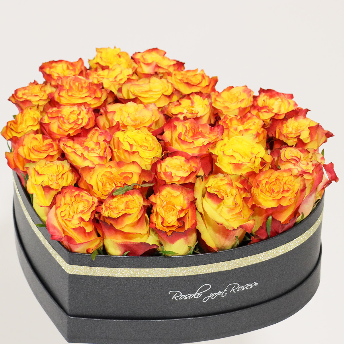 Belle boite de roses jaunes, forme coeur