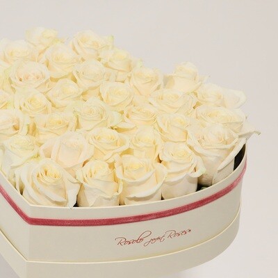 Belle boite de roses blanche, forme coeur