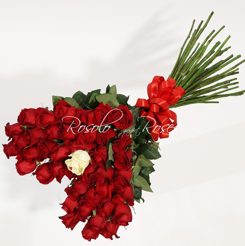 Somptueux bouquet de roses rouges en forme de coeur
