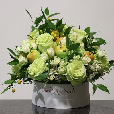 Superbes roses vertes &amp; pommes dans une belle boite
