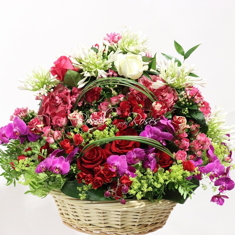 Panier fleuri, couleurs pastelles