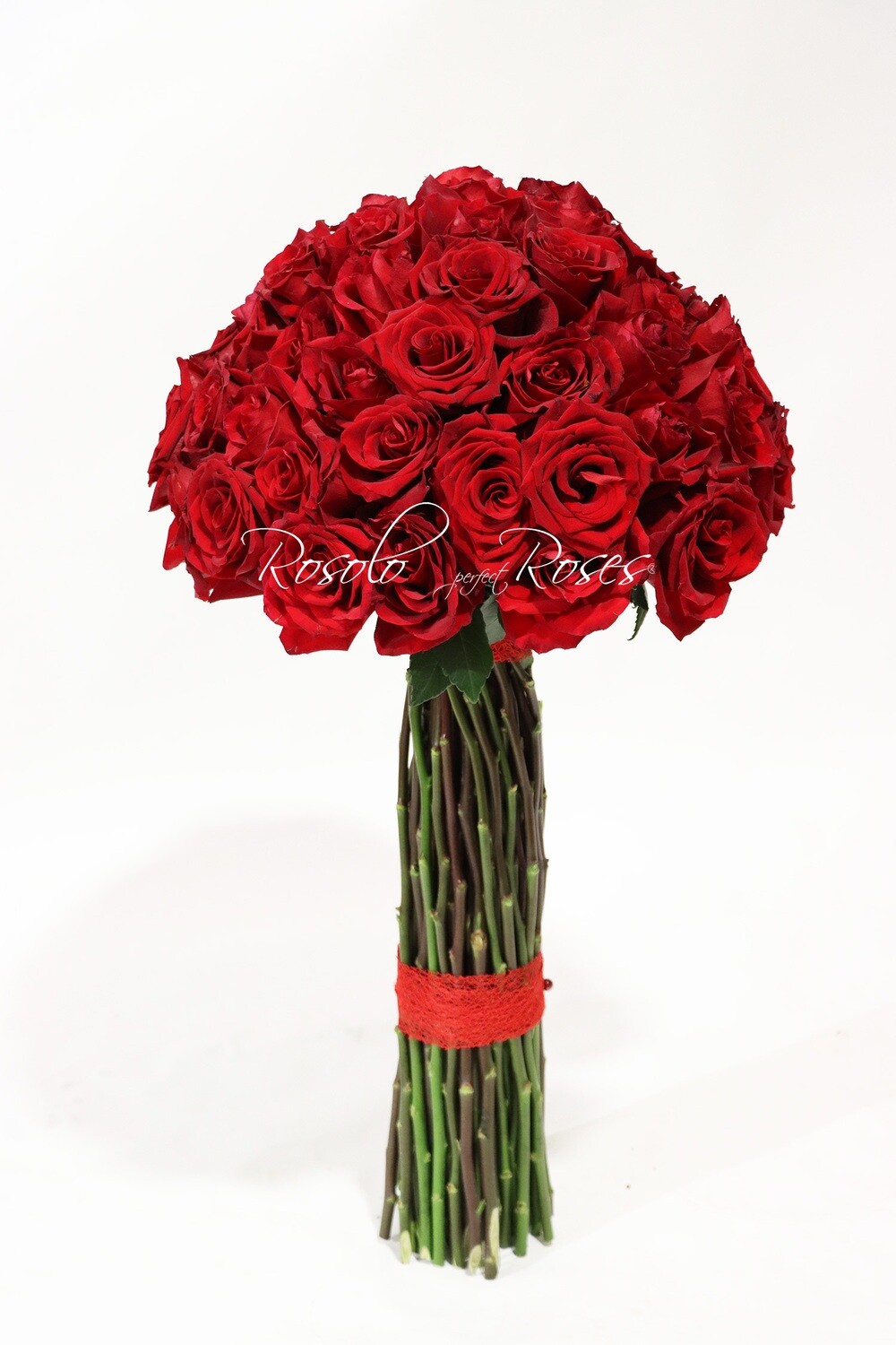 Bouquet boule, grandes roses rouges, compact